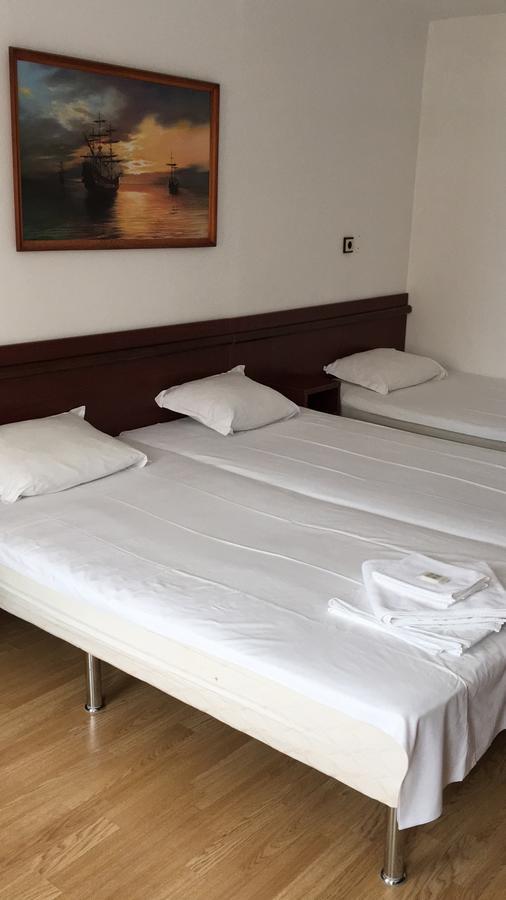 Royal Hostel Varna Extérieur photo