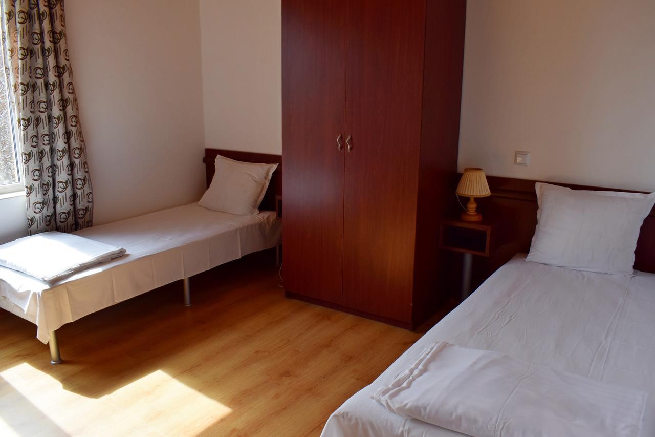 Royal Hostel Varna Extérieur photo