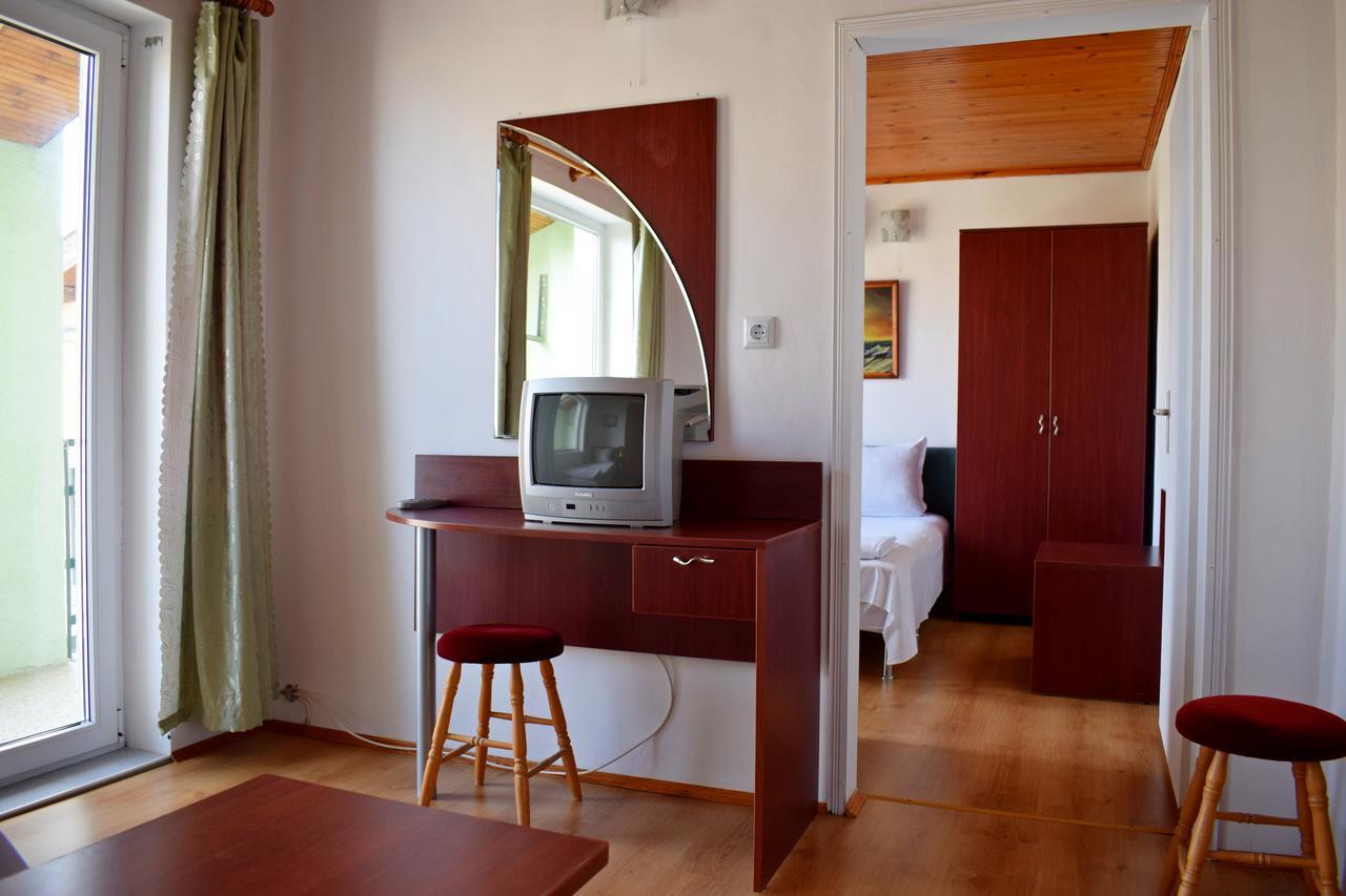 Royal Hostel Varna Extérieur photo