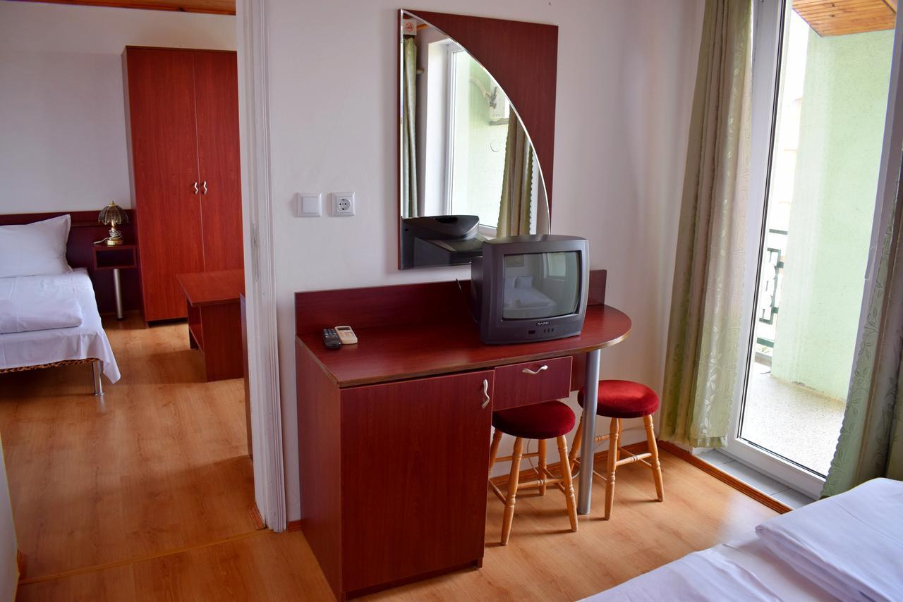Royal Hostel Varna Extérieur photo